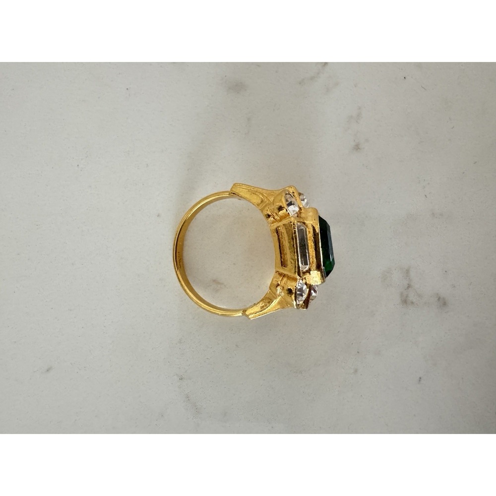 Vintage Ring Bold Treasure Faux Emerald Cocktail Statement 9.5 Gold Tone Square - Picture 6 of 9